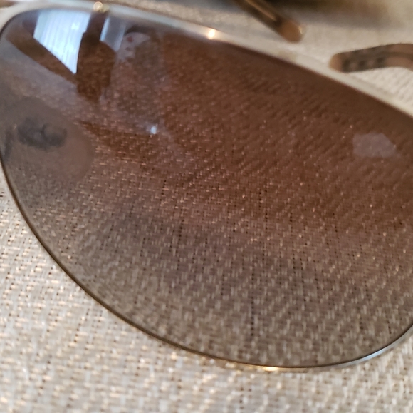 Burberry Unisex Sunglasses. - Picture 6 of 6